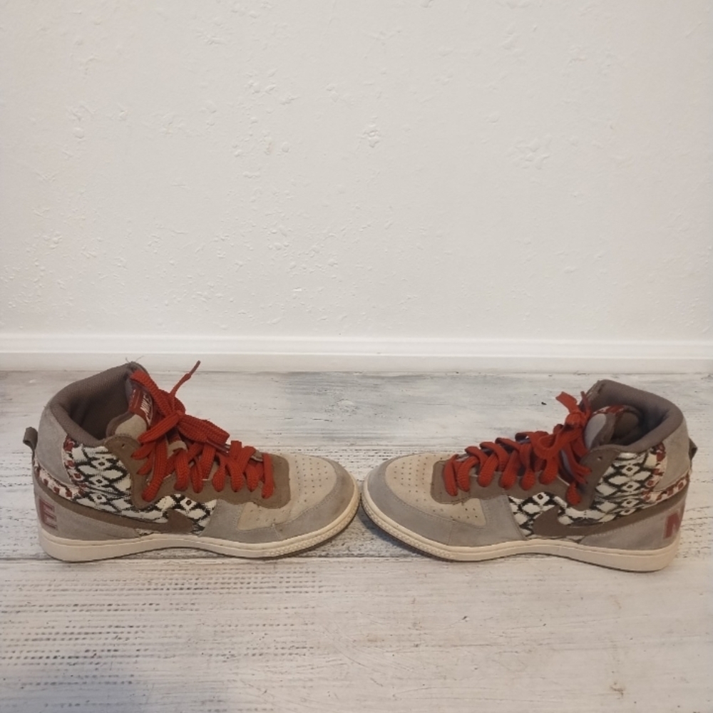 Nike Swoosh Hi Top Sneakers 334032-221 - Women’s Size 7.5